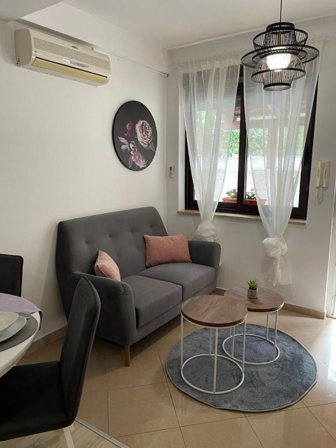 Apartments Lovro ลอฟราน ภายนอก รูปภาพ