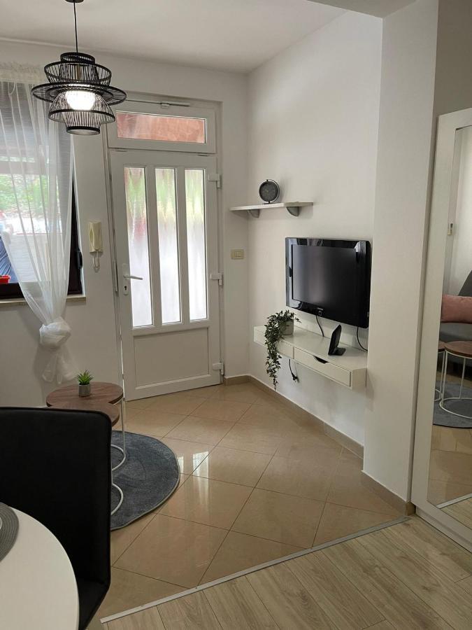 Apartments Lovro ลอฟราน ภายนอก รูปภาพ